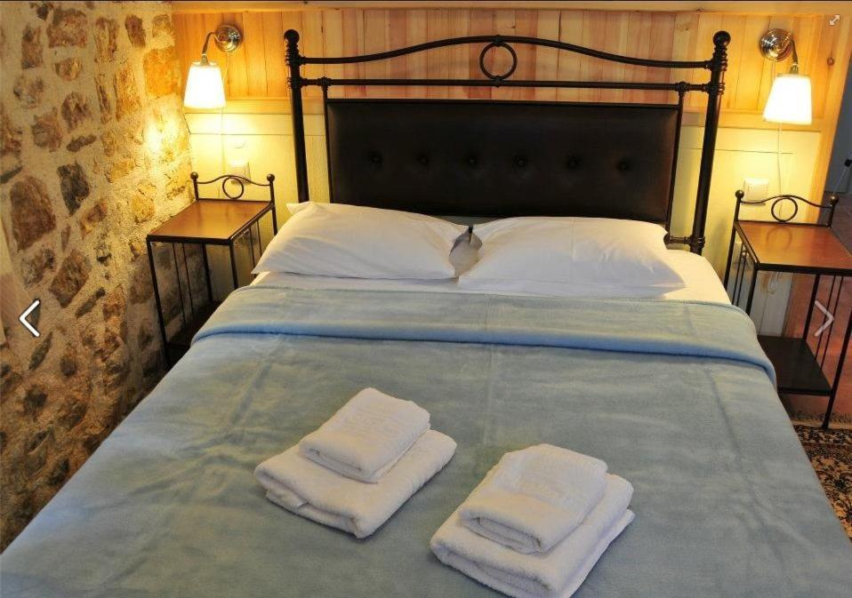 Hotel Platanos In The Castle Ioánina Habitación foto