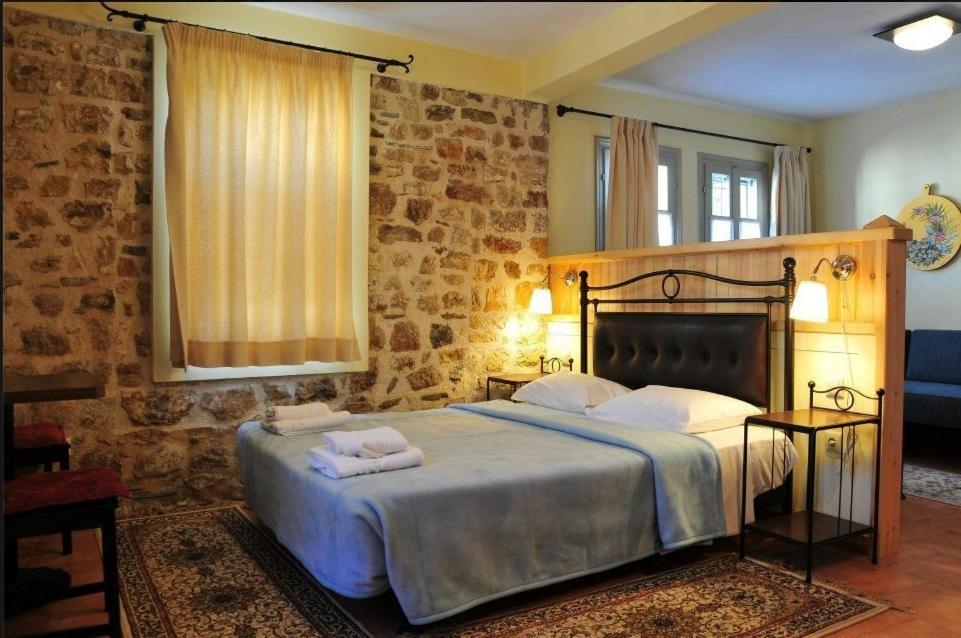 Hotel Platanos In The Castle Ioánina Habitación foto